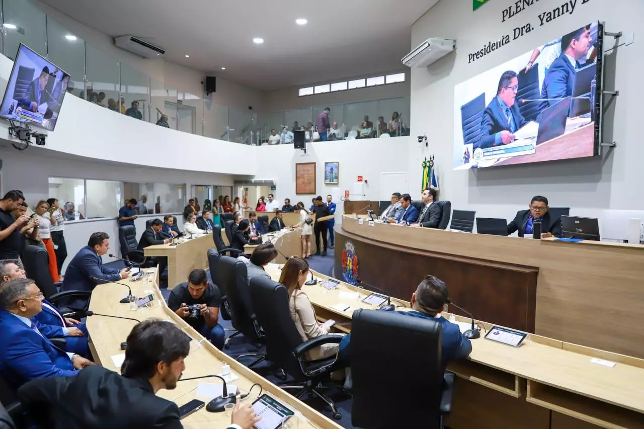 Câmara de Juazeiro do Norte realiza primeira sessão ordinária sob novo regimento e reforça compromisso com o trabalho legislativo